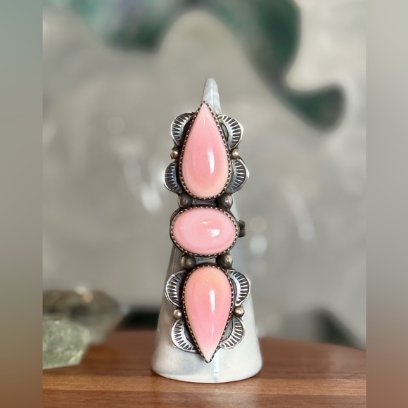 NWT Navajo Handmade Tia Long Pink Conch Ring - Picture 6 of 14